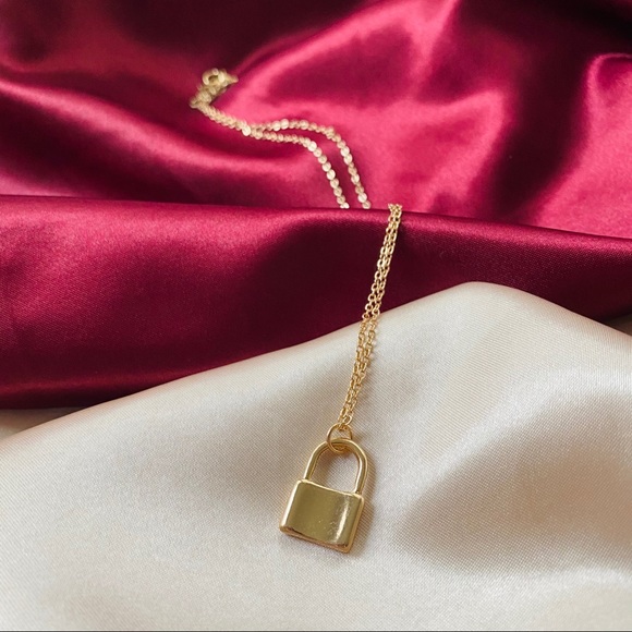 Jewelry - Golden Locket Locker Necklaces